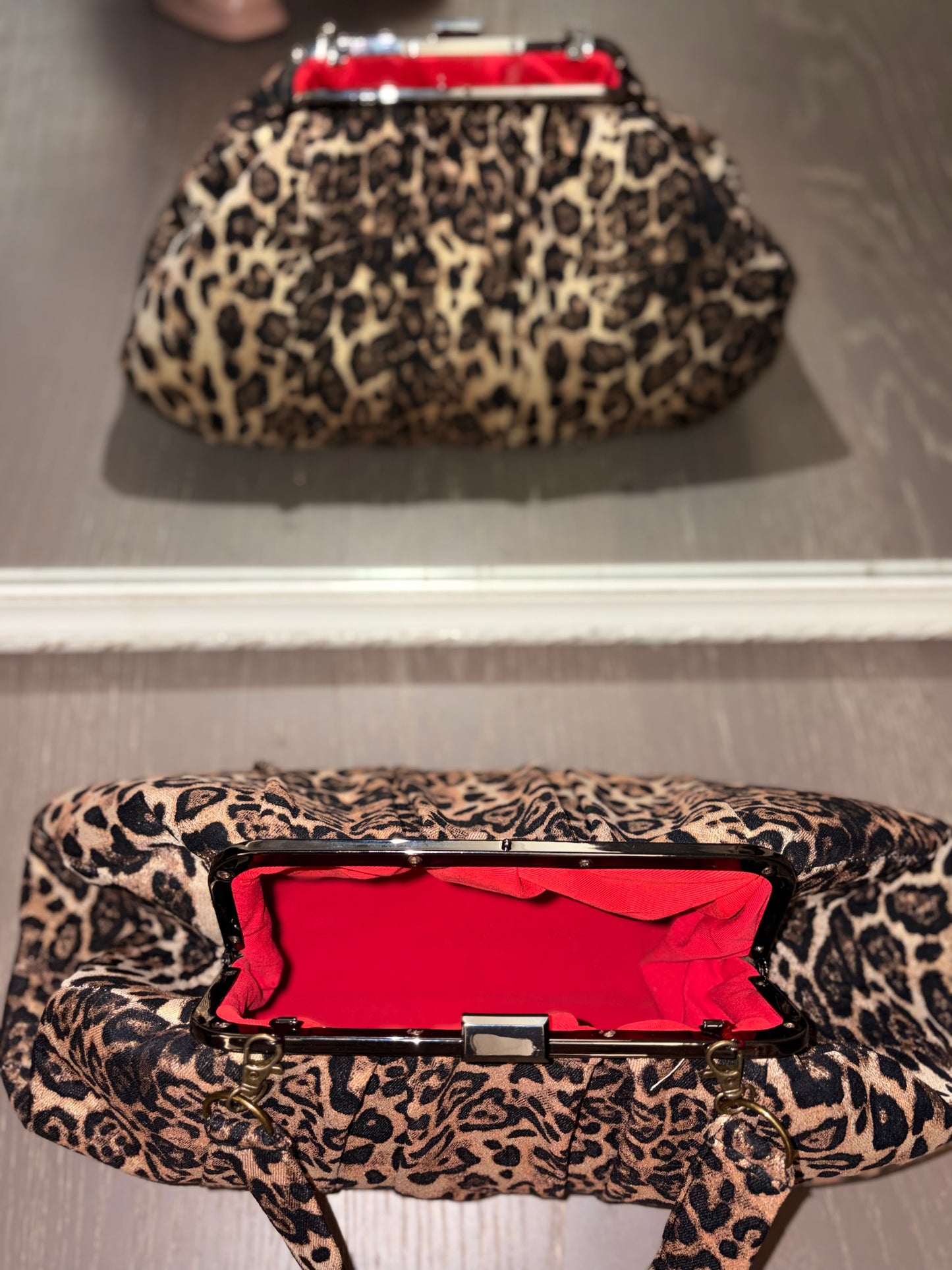 Leopard pleated bag - square frame kiss lock