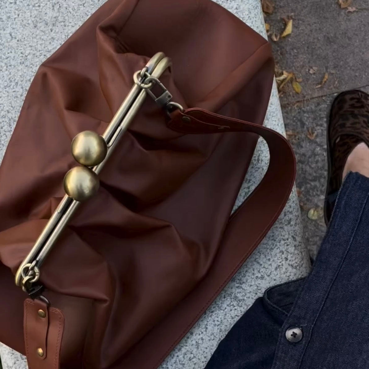 BrownClutchbag,Big Ball Bronze Kiss Lock