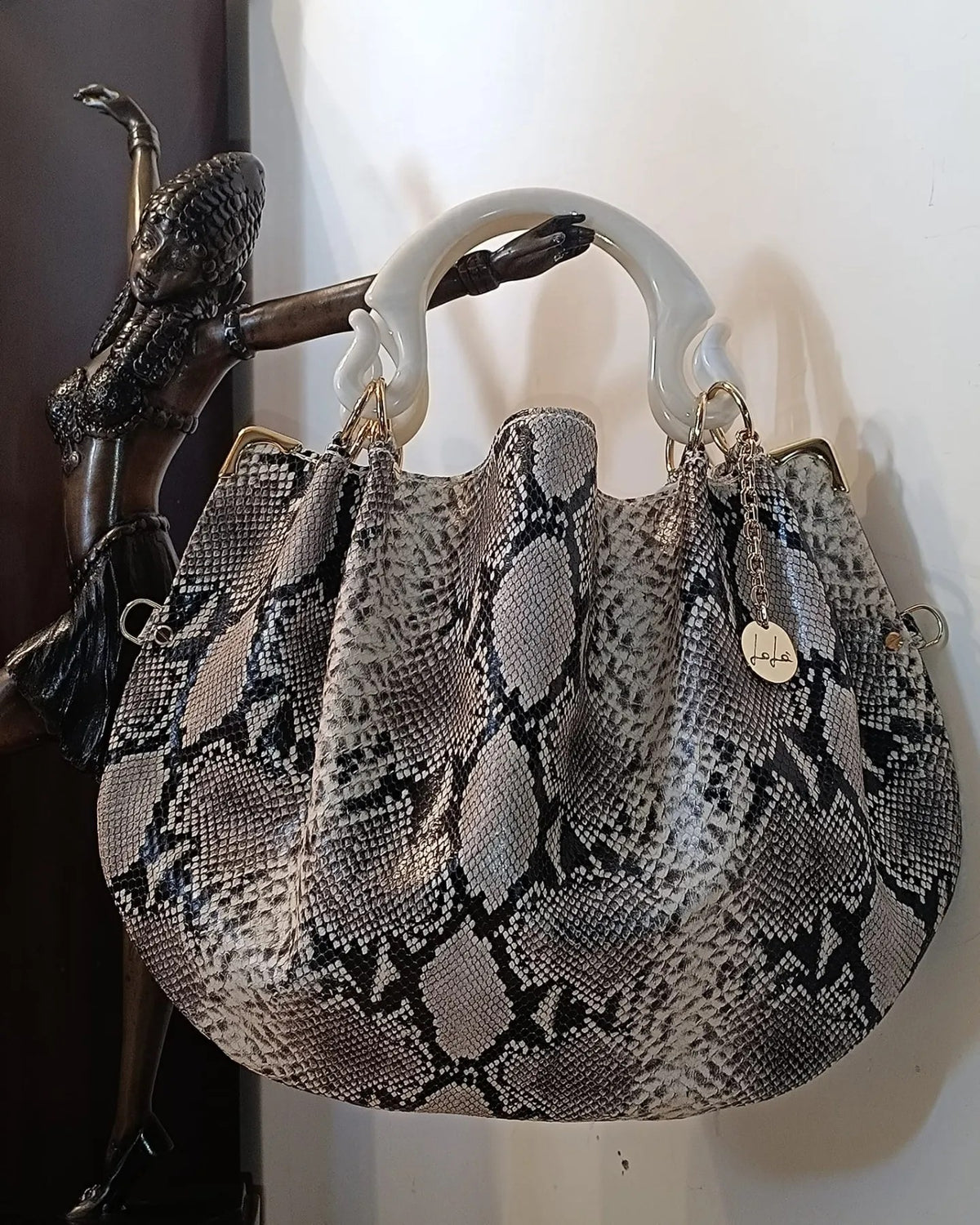Grayish white snake grain, 49x36cm ,with Resin Tortoiseshell Handle