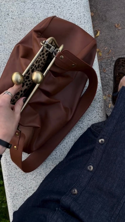 BrownClutchbag,Big Ball Bronze Kiss Lock