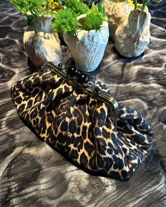 Black bead kiss lock frame,Leopard Clutch