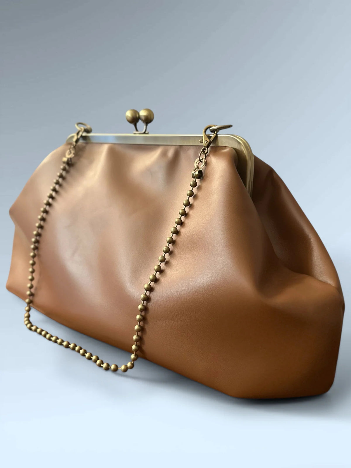 LEATHER in Caramel,44x22x15cm