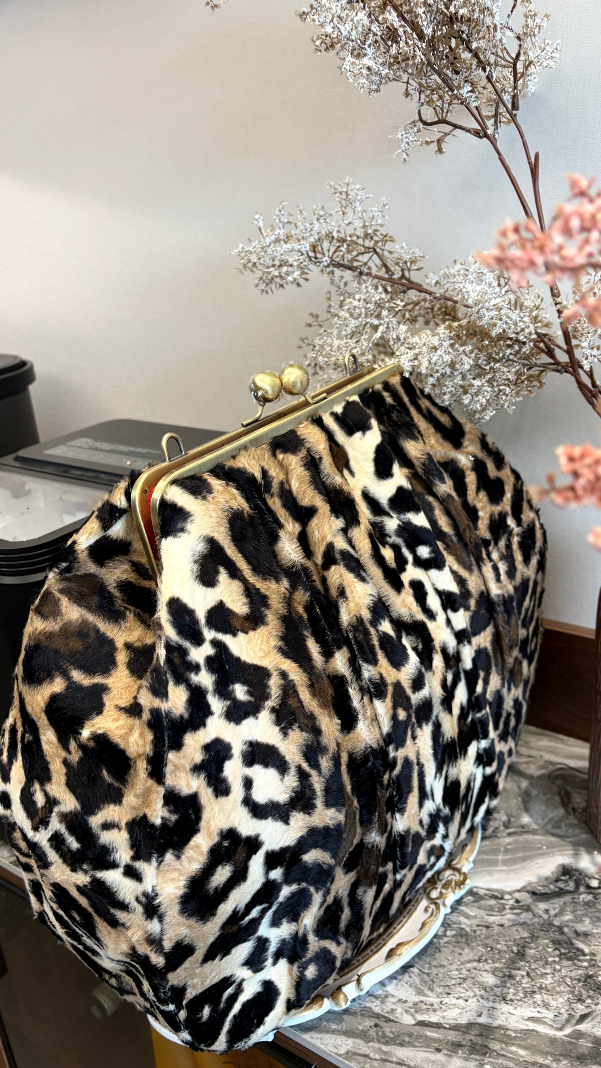 Plush Leopard Handlebag,big ball kiss lock