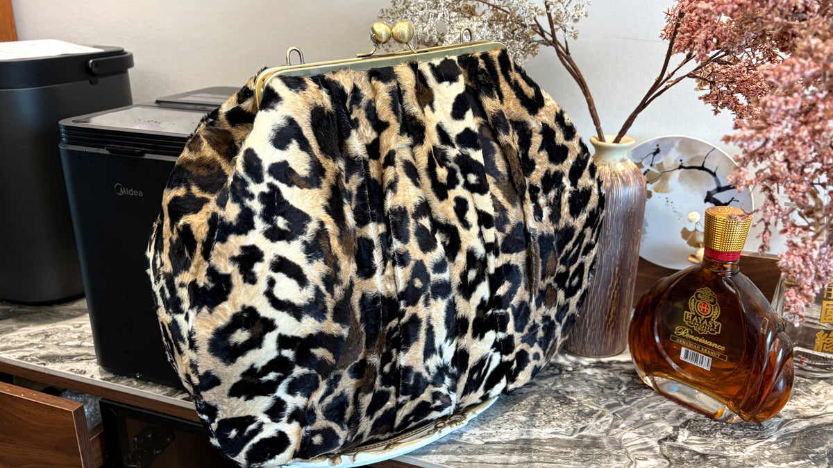 Plush Leopard Handlebag,big ball kiss lock