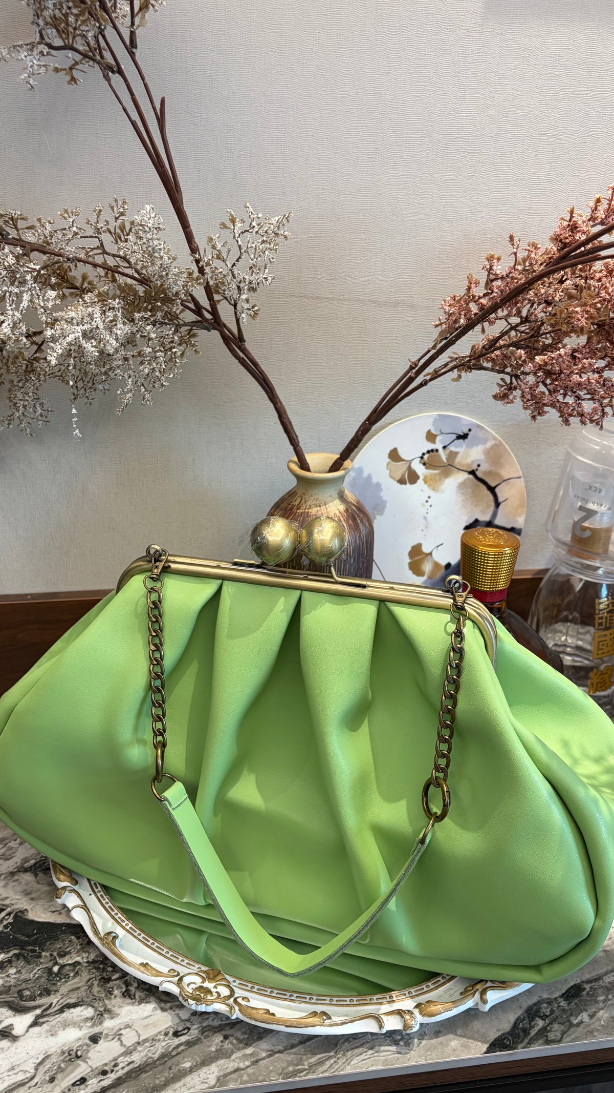 Crispy Green-Apples Clutchbag,Big Ball Kiss Lock