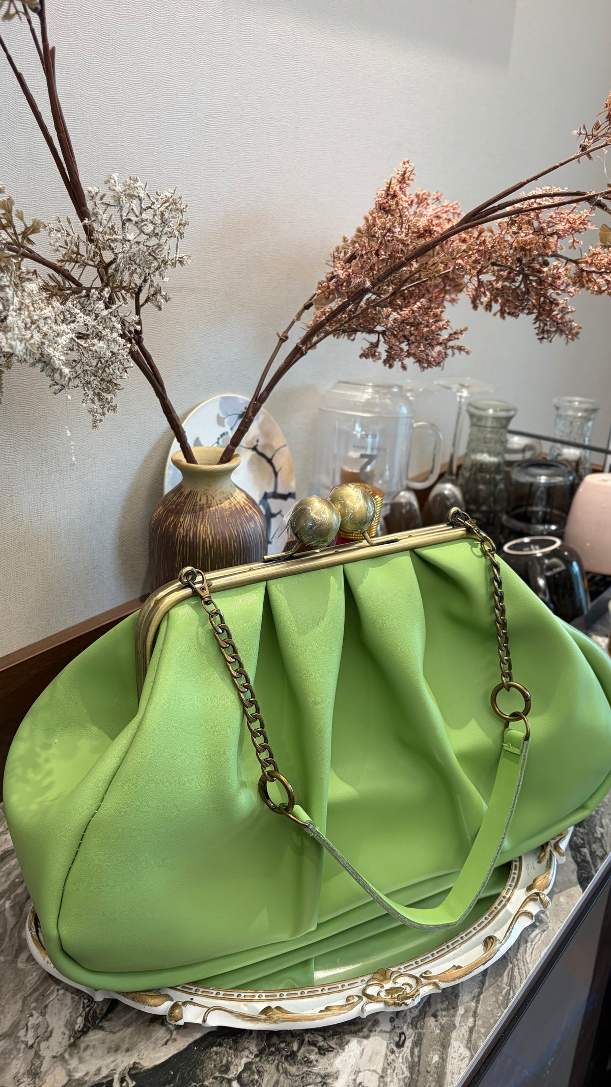 Crispy Green-Apples Clutchbag,Big Ball Kiss Lock