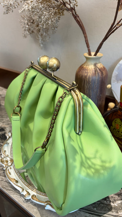 Crispy Green-Apples Clutchbag,Big Ball Kiss Lock