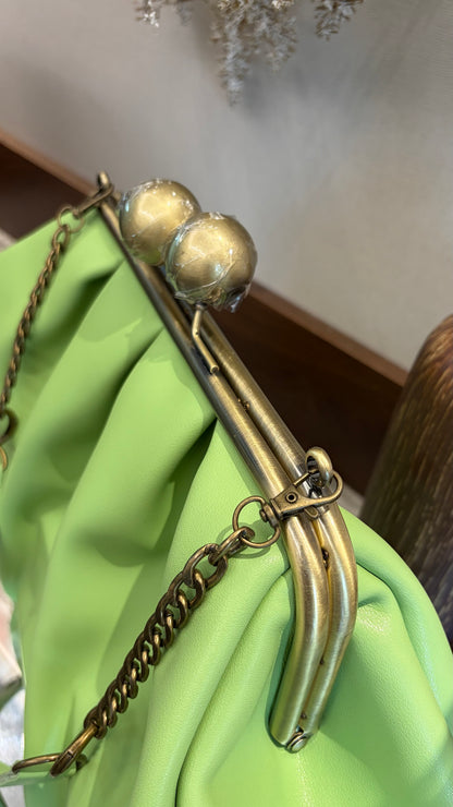 Crispy Green-Apples Clutchbag,Big Ball Kiss Lock