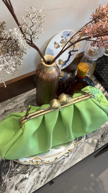 Crispy Green-Apples Clutchbag,Big Ball Kiss Lock