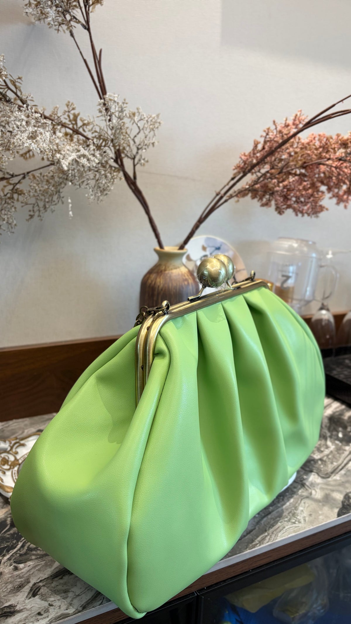 Crispy Green-Apples Clutchbag,Big Ball Kiss Lock