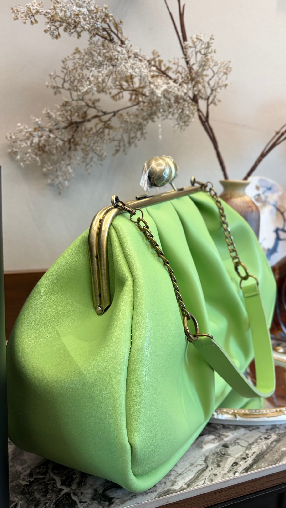 Crispy Green-Apples Clutchbag,Big Ball Kiss Lock