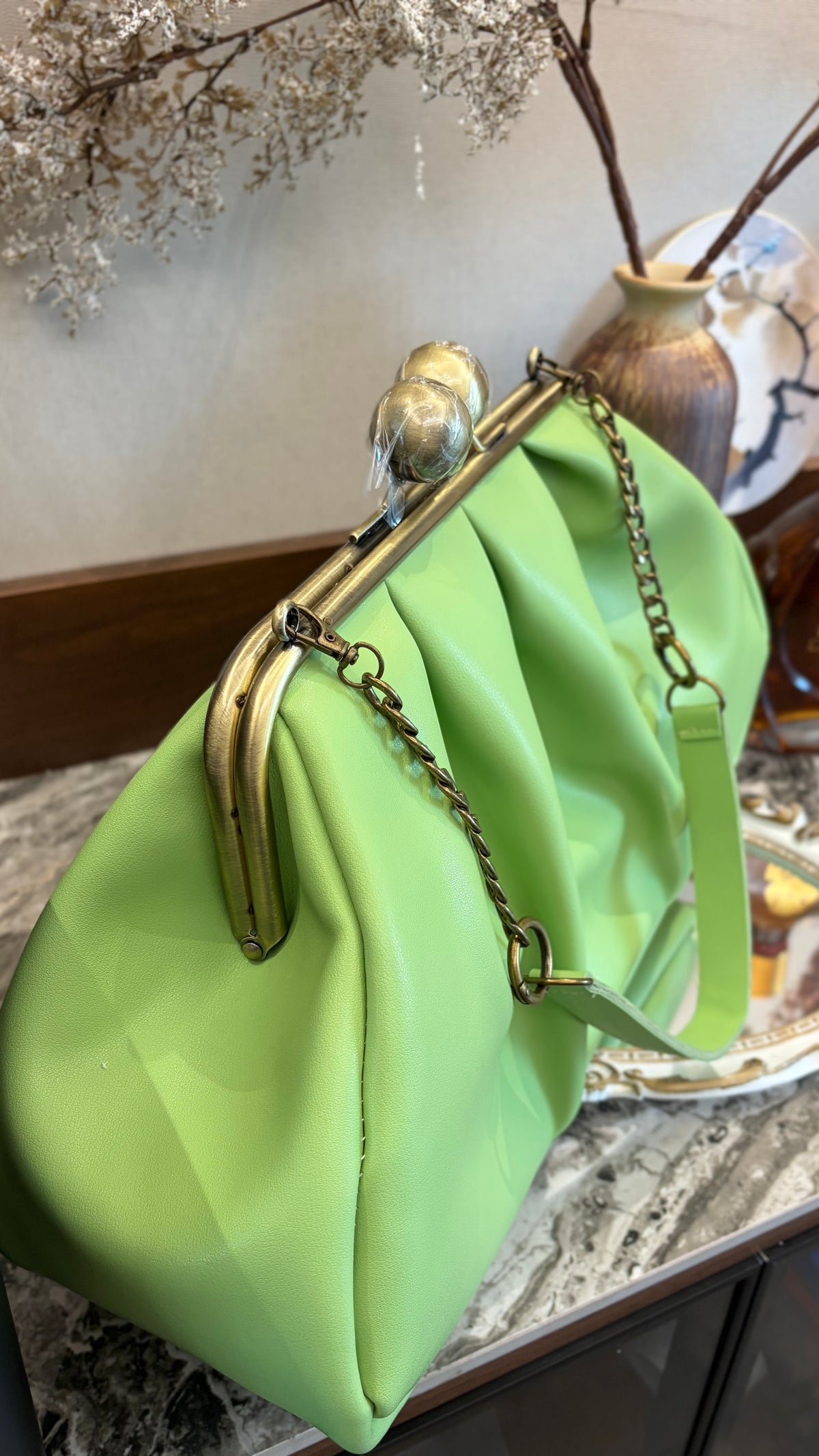 Crispy Green-Apples Clutchbag,Big Ball Kiss Lock