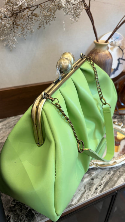 Crispy Green-Apples Clutchbag,Big Ball Kiss Lock
