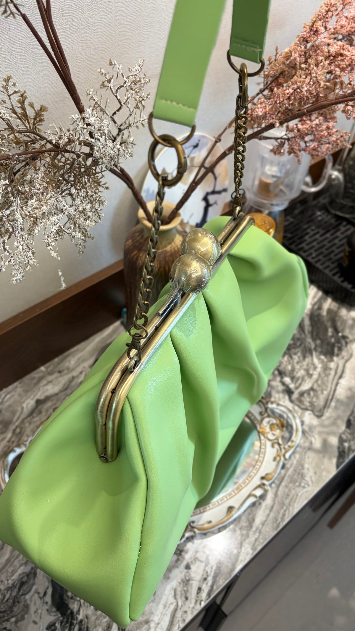 Crispy Green-Apples Clutchbag,Big Ball Kiss Lock