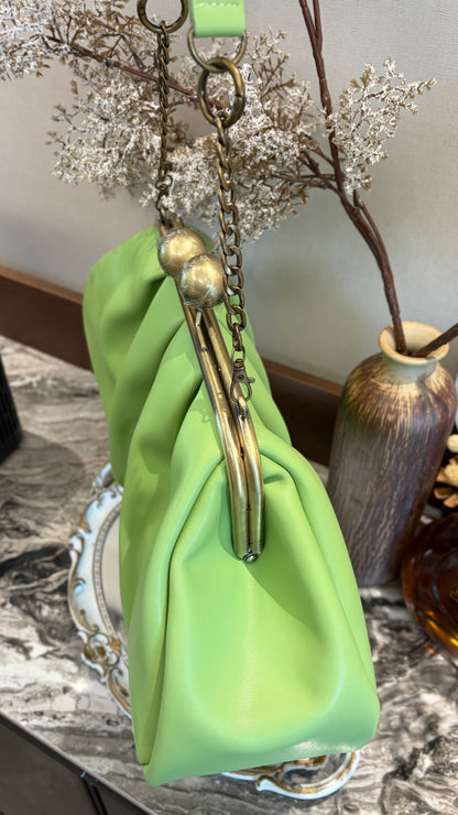 Crispy Green-Apples Clutchbag,Big Ball Kiss Lock