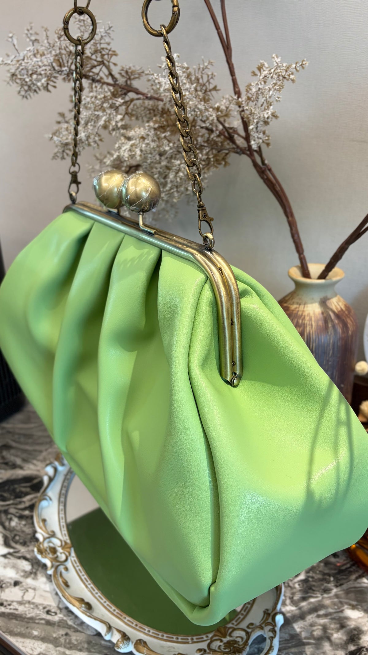 Crispy Green-Apples Clutchbag,Big Ball Kiss Lock