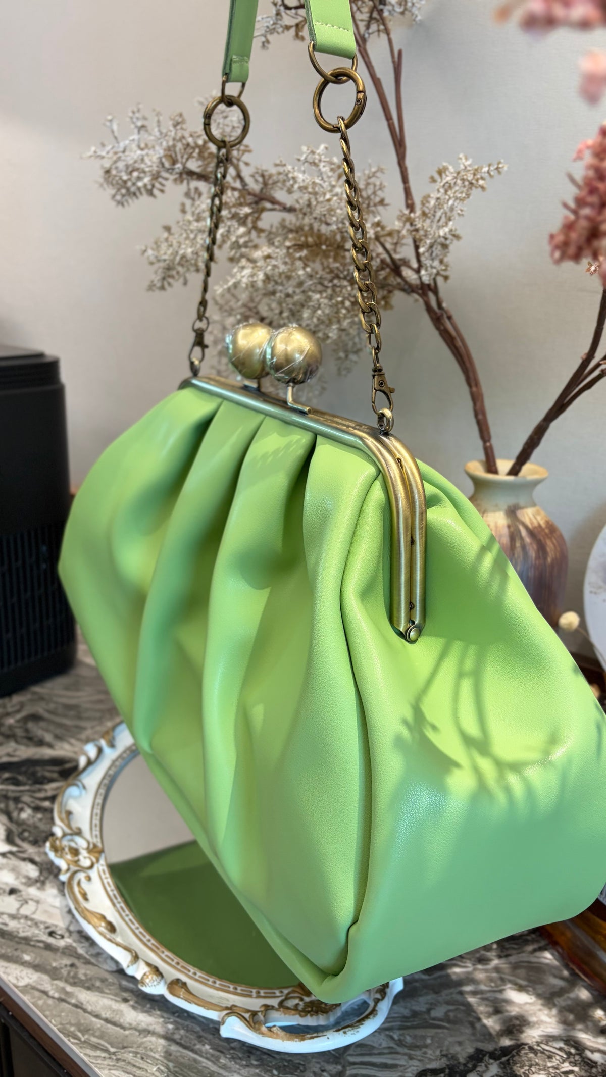 Crispy Green-Apples Clutchbag,Big Ball Kiss Lock