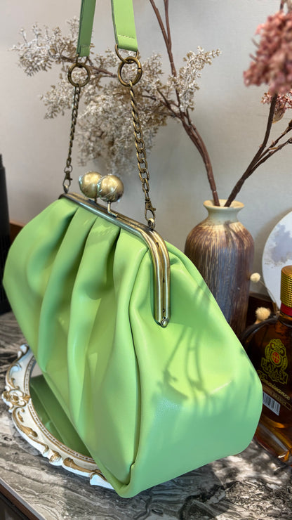 Crispy Green-Apples Clutchbag,Big Ball Kiss Lock