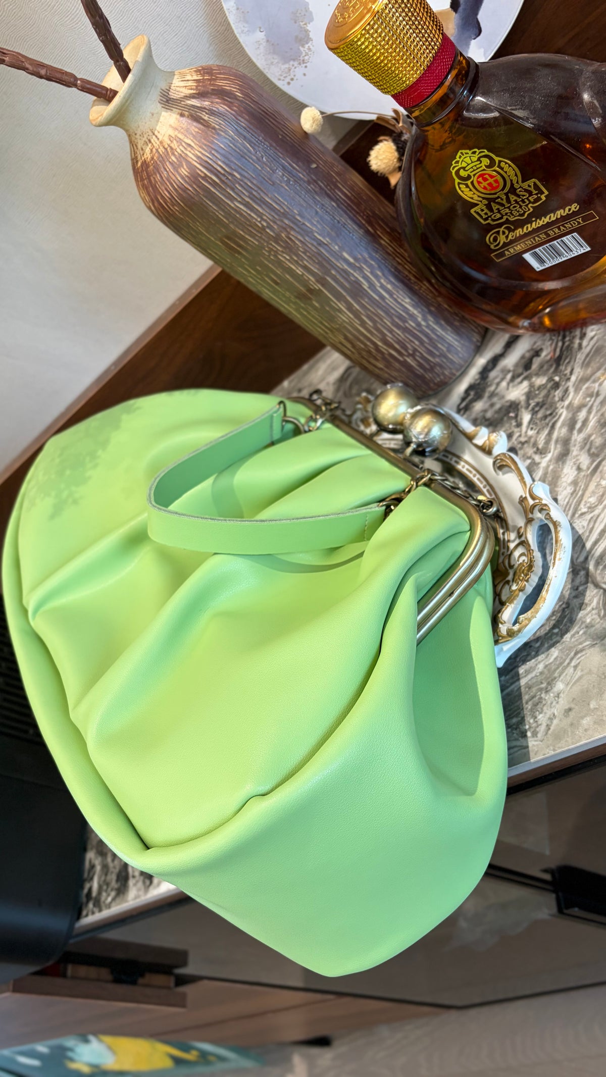 Crispy Green-Apples Clutchbag,Big Ball Kiss Lock