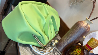 Crispy Green-Apples Clutchbag,Big Ball Kiss Lock