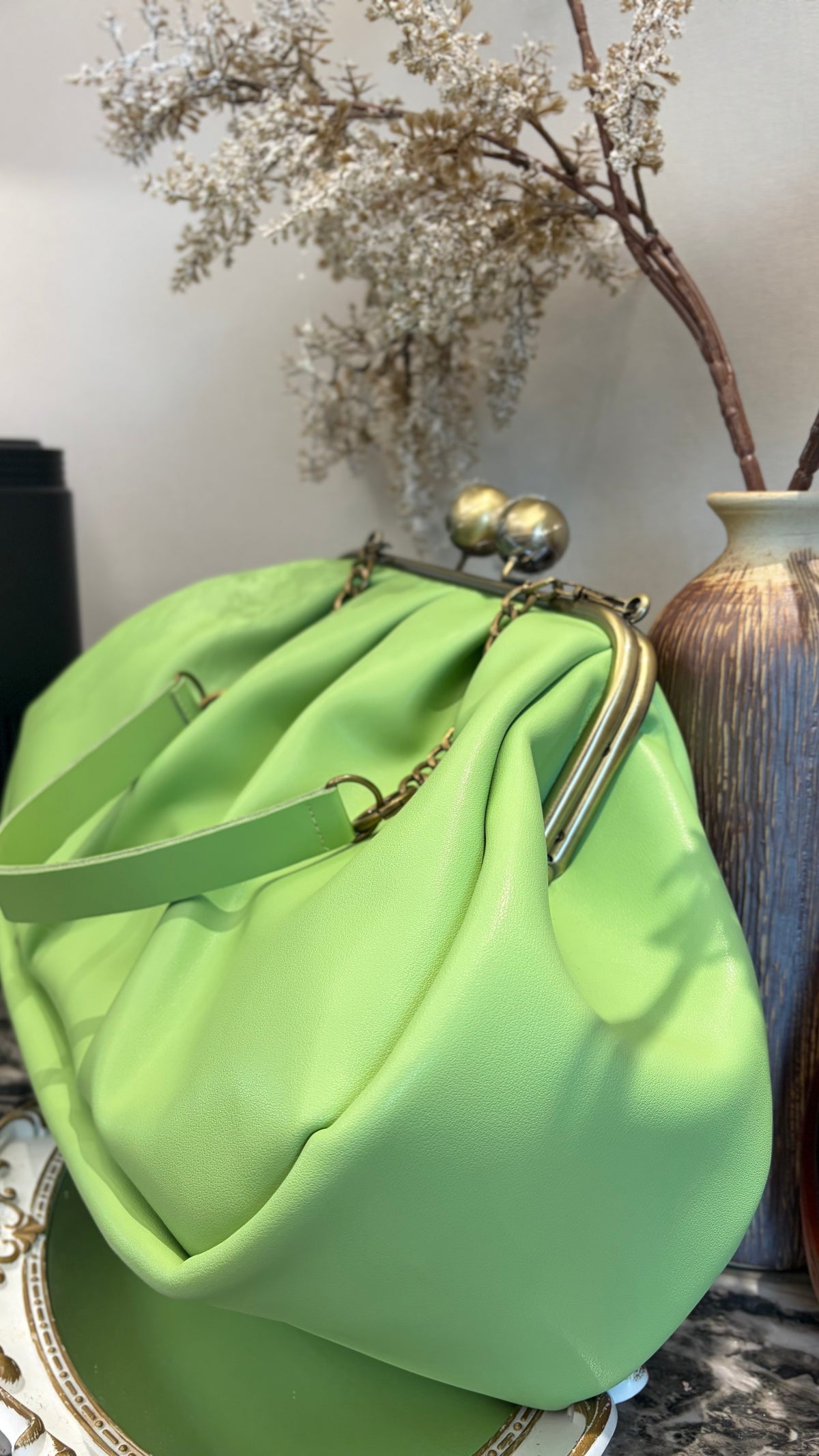 Crispy Green-Apples Clutchbag,Big Ball Kiss Lock