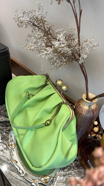 Crispy Green-Apples Clutchbag,Big Ball Kiss Lock
