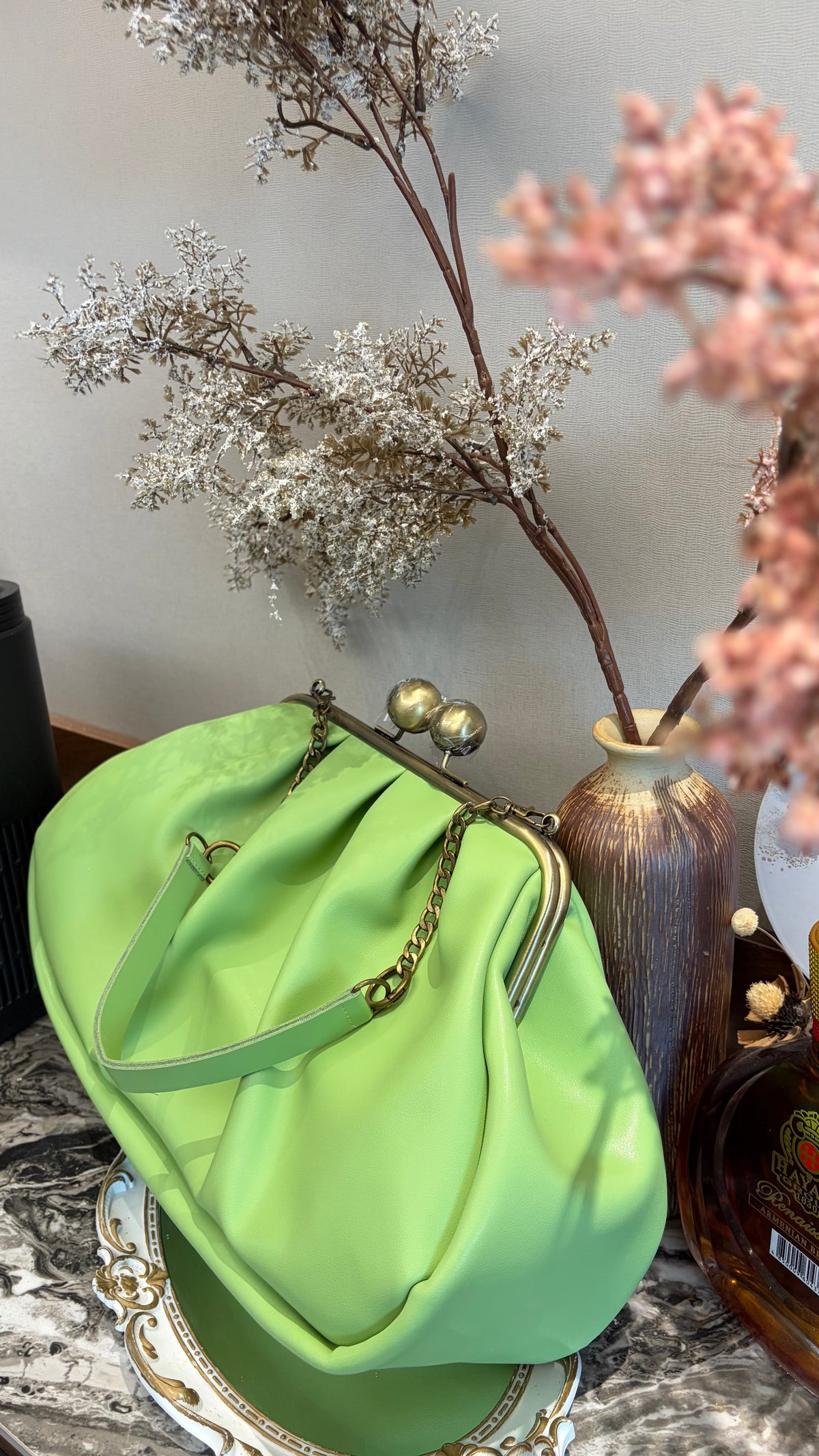 Crispy Green-Apples Clutchbag,Big Ball Kiss Lock