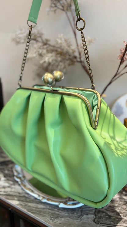 Crispy Green-Apples Clutchbag,Big Ball Kiss Lock