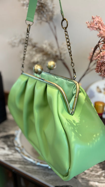 Crispy Green-Apples Clutchbag,Big Ball Kiss Lock