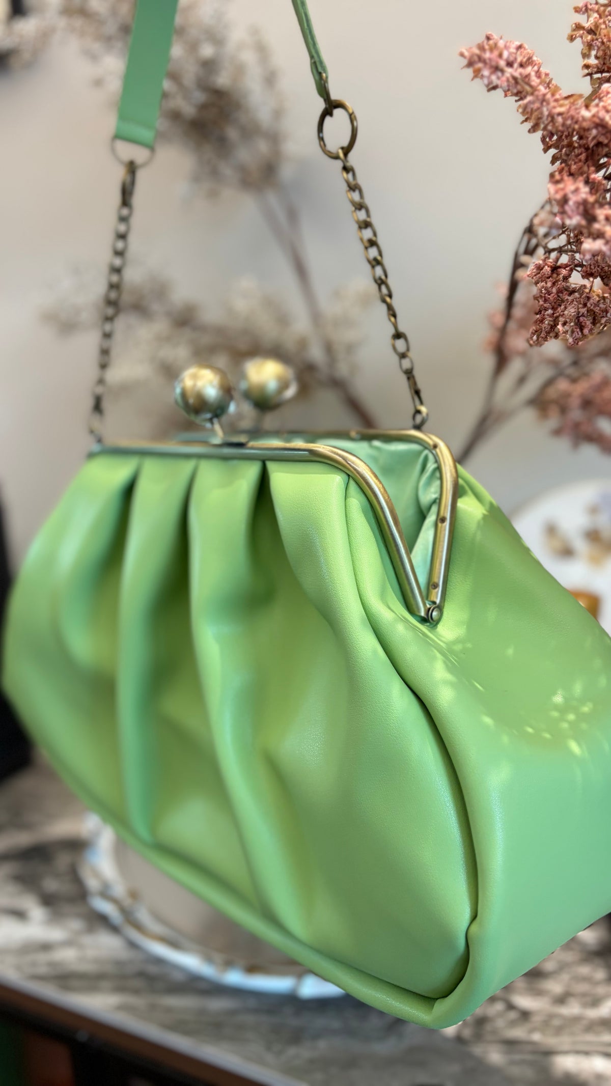 Crispy Green-Apples Clutchbag,Big Ball Kiss Lock