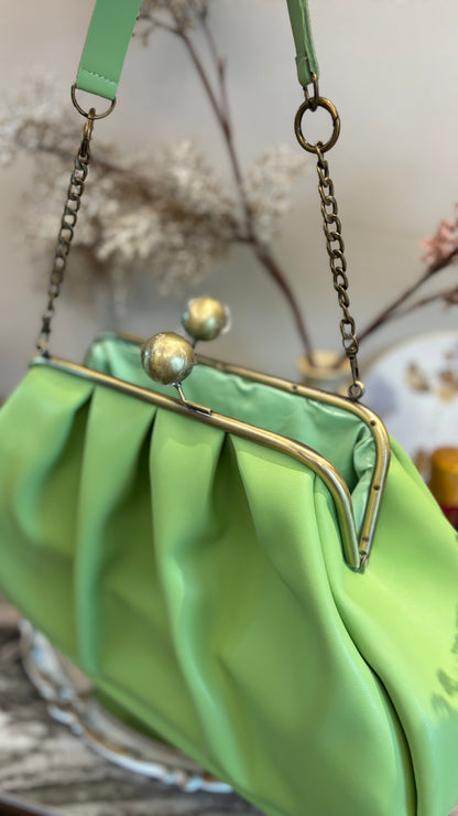 Crispy Green-Apples Clutchbag,Big Ball Kiss Lock