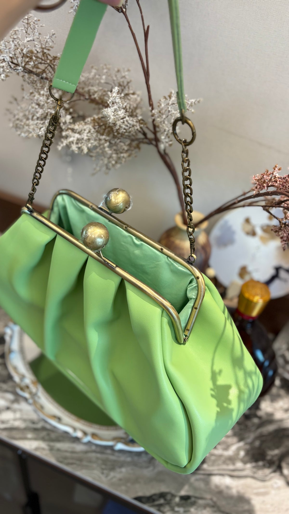Crispy Green-Apples Clutchbag,Big Ball Kiss Lock
