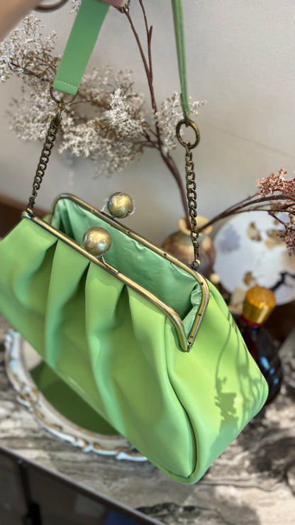 Crispy Green-Apples Clutchbag,Big Ball Kiss Lock