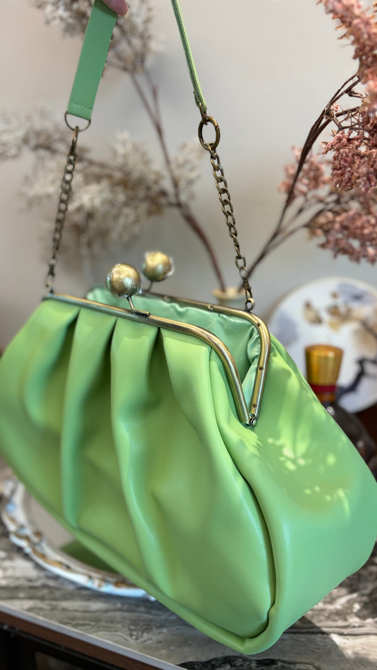 Crispy Green-Apples Clutchbag,Big Ball Kiss Lock