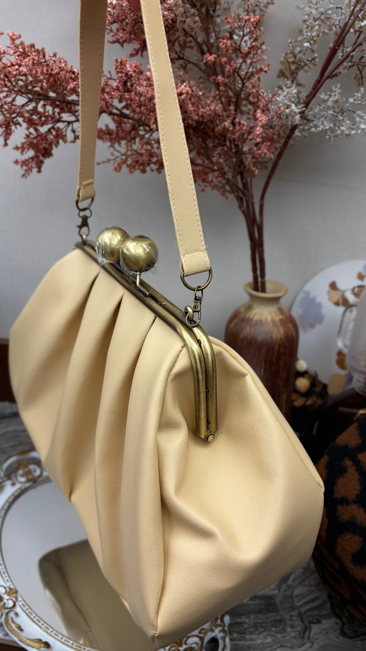 Beige Clutchbag,Frame Bag