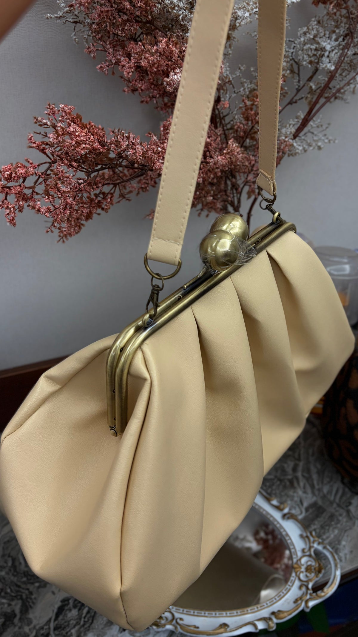 Beige Clutchbag,Frame Bag