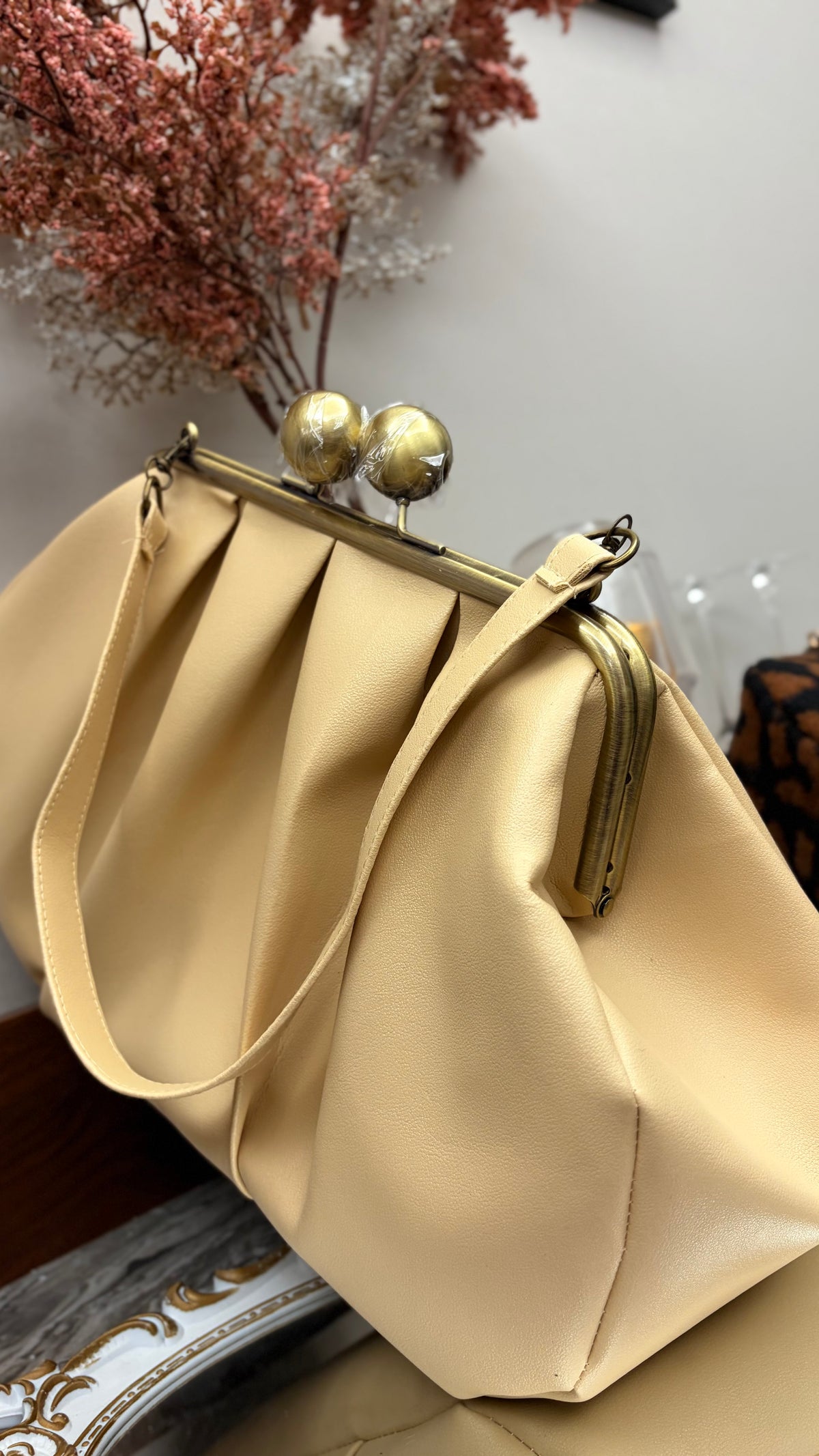 Beige Clutchbag,Frame Bag