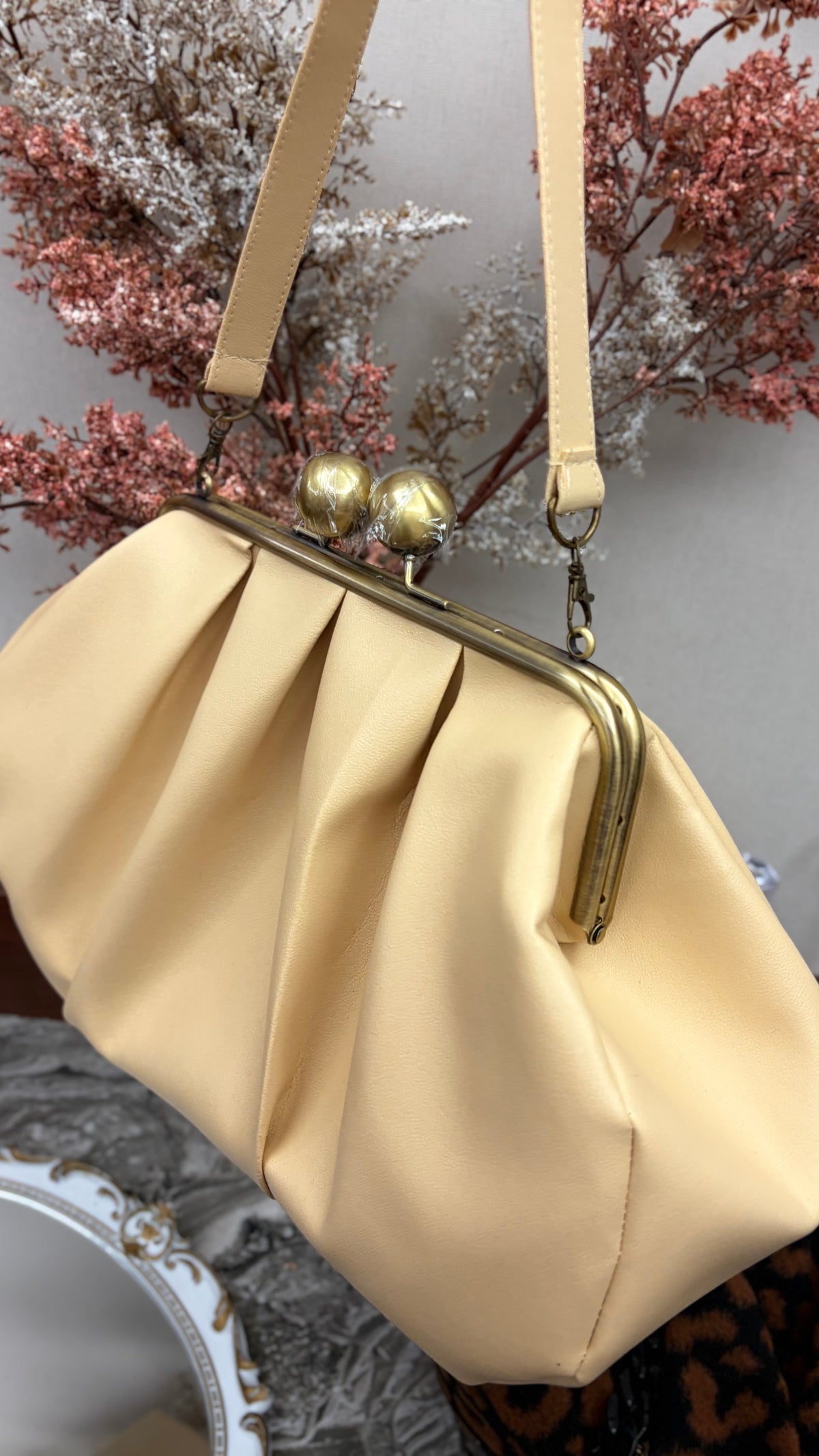 Beige Clutchbag,Frame Bag