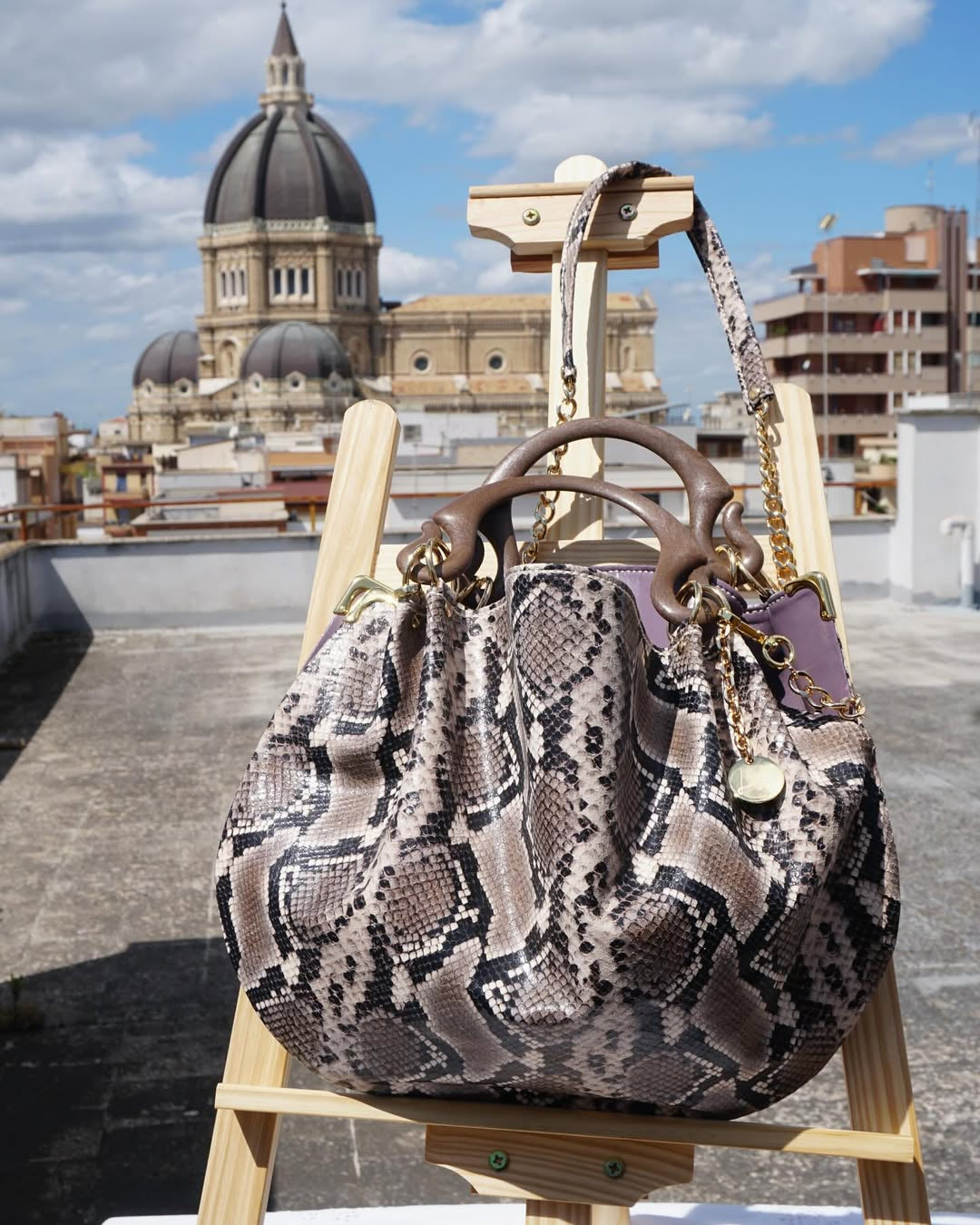 Grayish white snake grain, 49x36cm ,with Resin Tortoiseshell Handle